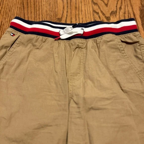 Boys Tommy Hilfiger tan shorts size medium 12/14 - Picture 4 of 5